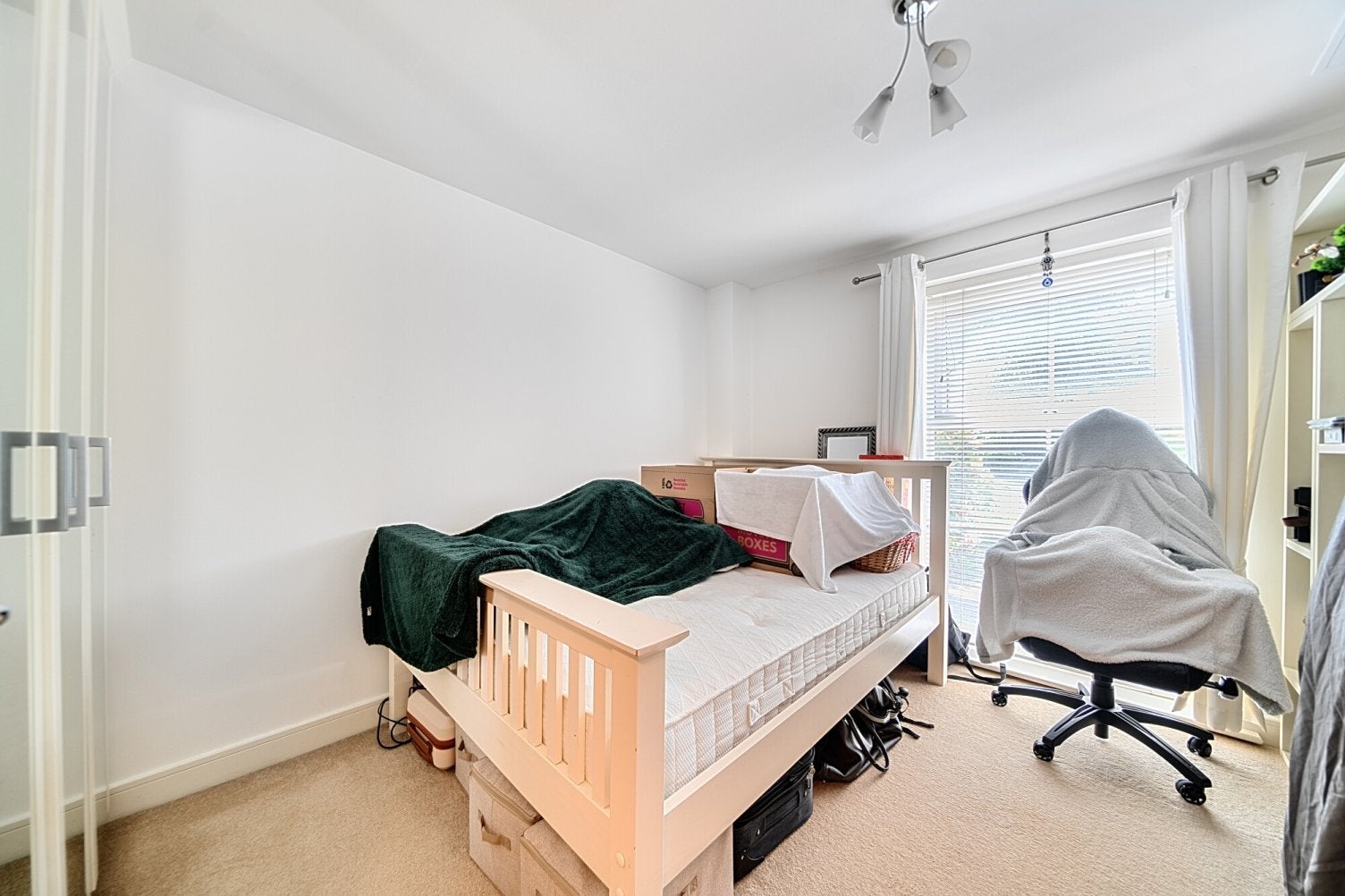 Flat Weller Mews in Greater London