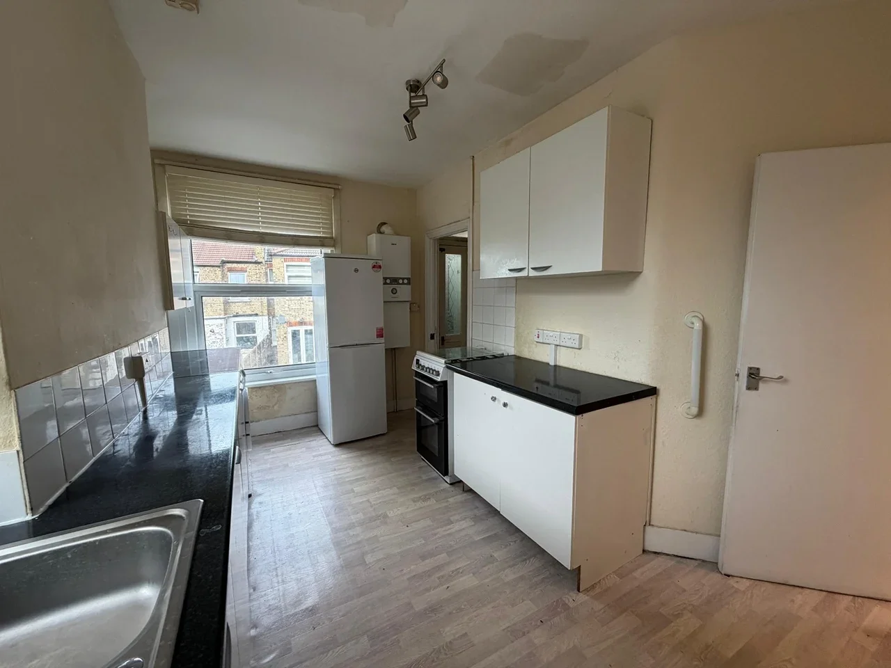 Flat Grange Avenue in Greater London