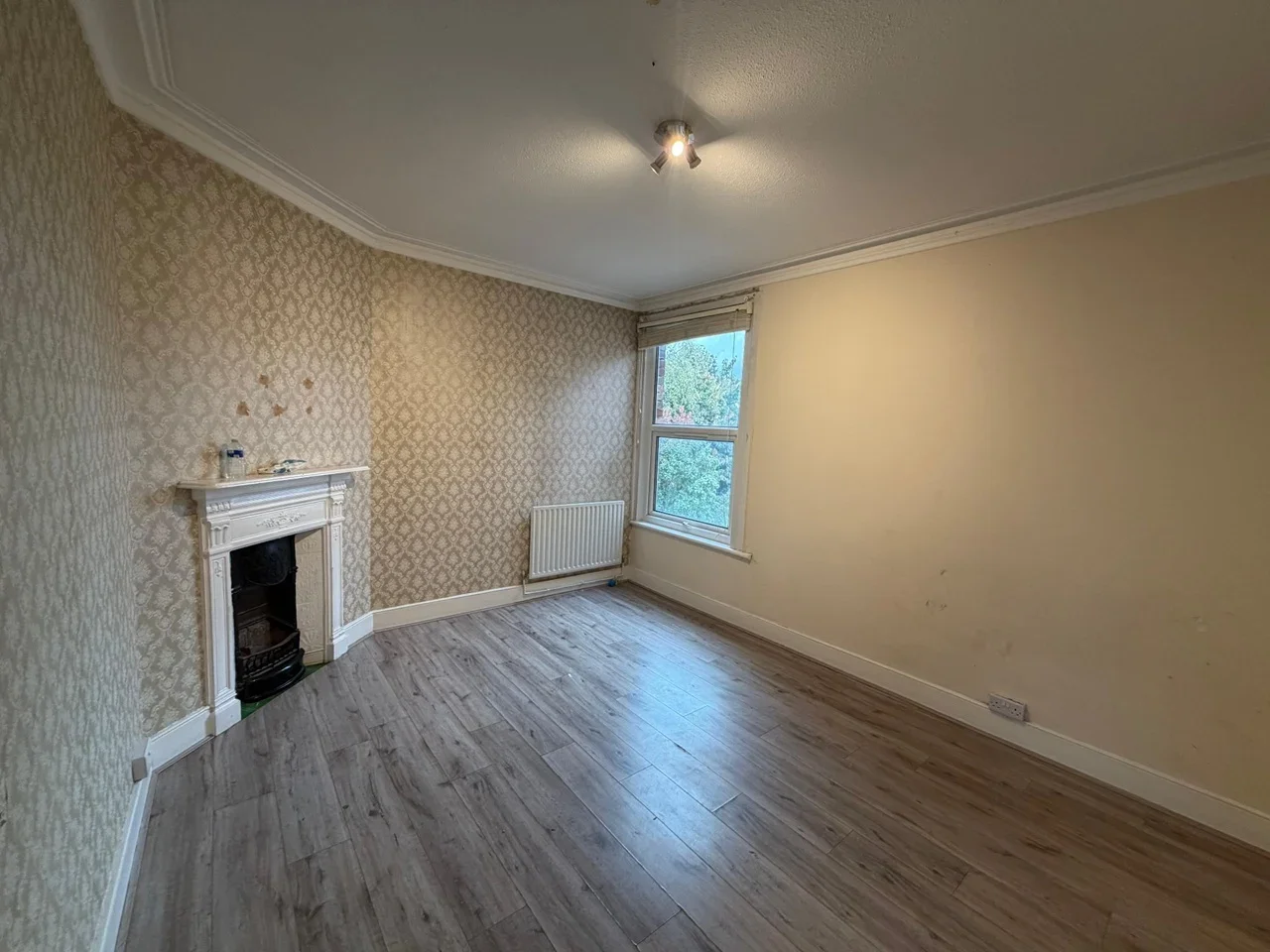 Flat Grange Avenue in Greater London