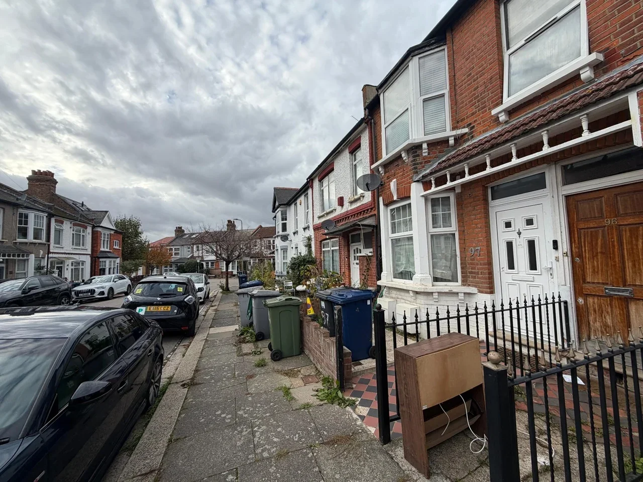 Flat Grange Avenue in Greater London