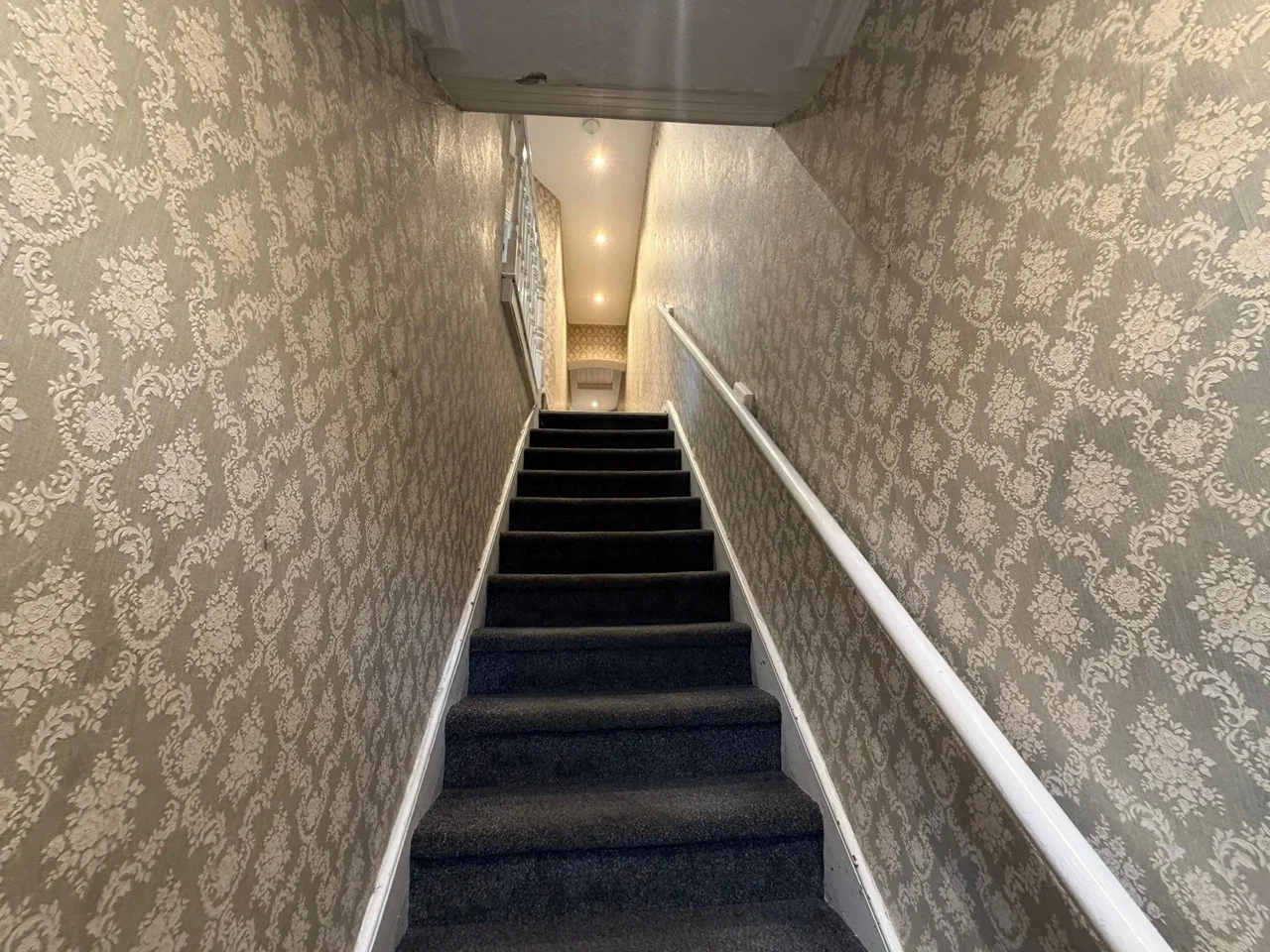 Flat Grange Avenue in Greater London