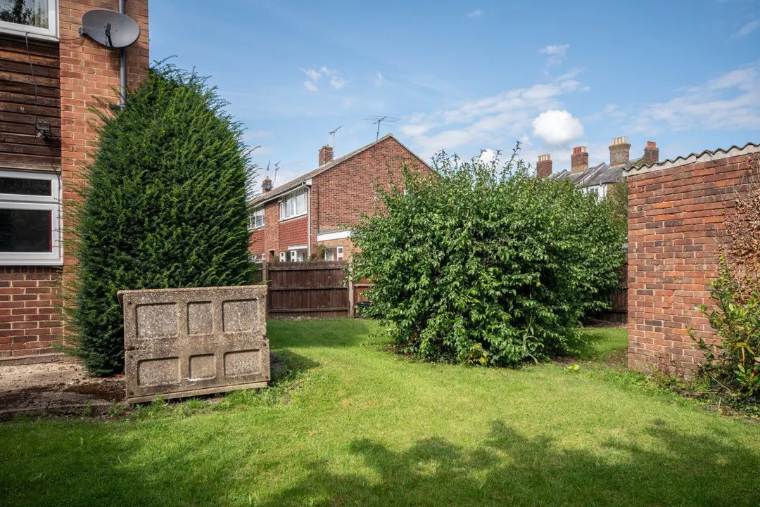 House Saint Dunstan's Close in St. Mildreds