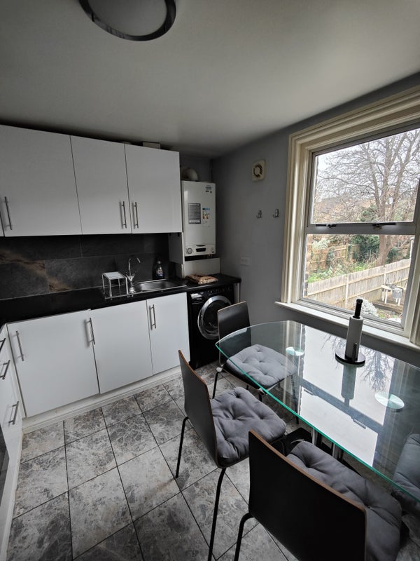 Room Catford Hill in Greater London