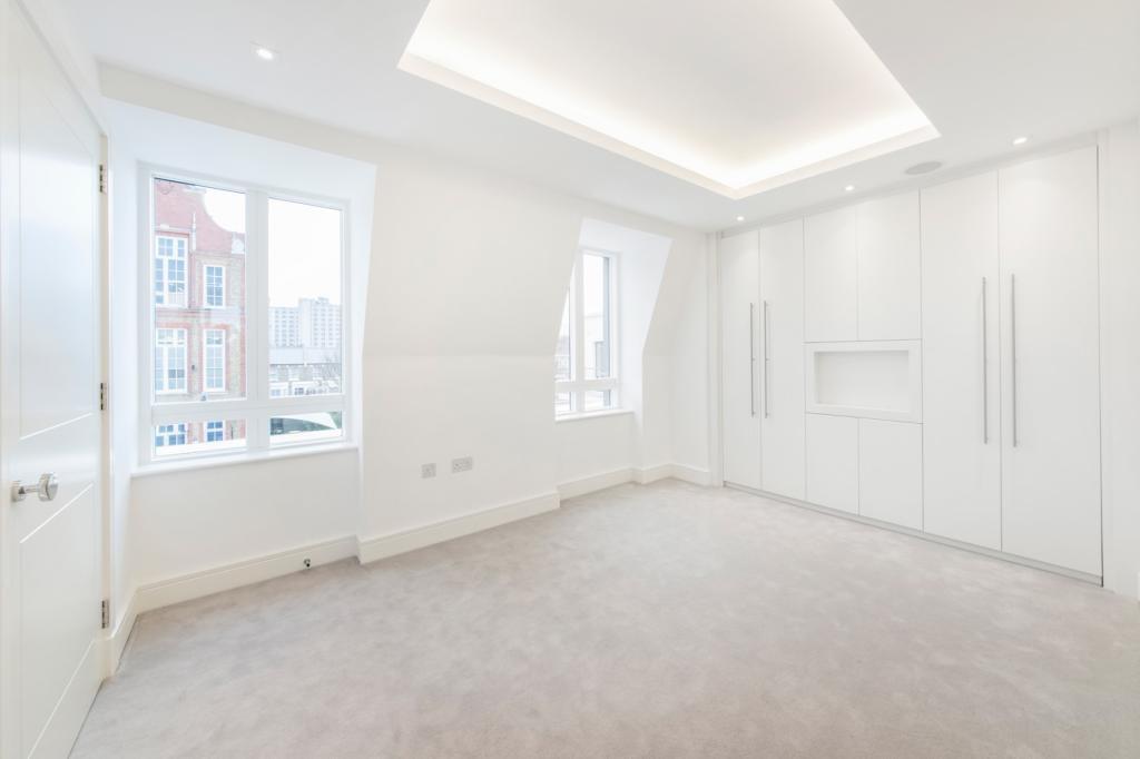 Flat Rainsborough Square in Greater London