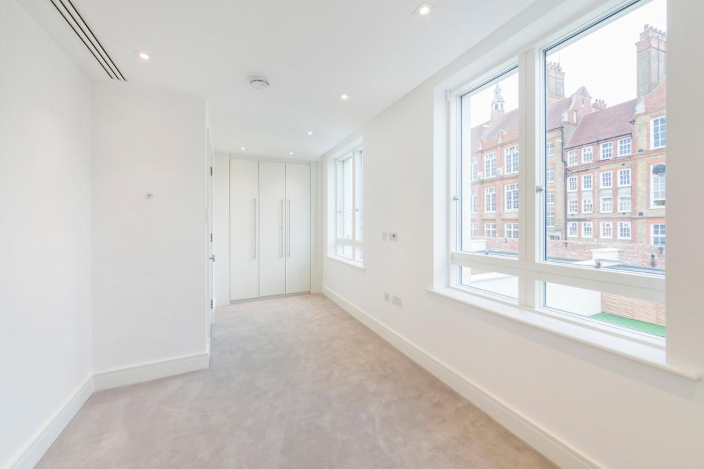 Flat Rainsborough Square in Greater London