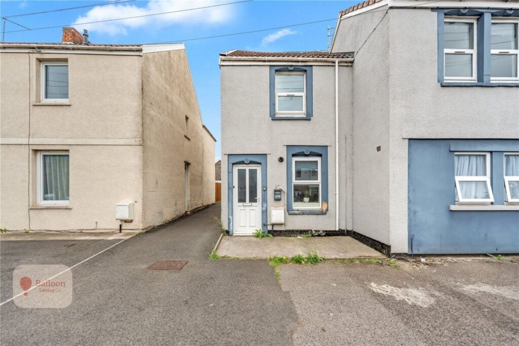 Flat Southmead Road in Bristol