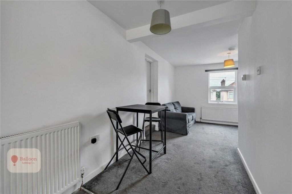 Flat Southmead Road in Bristol