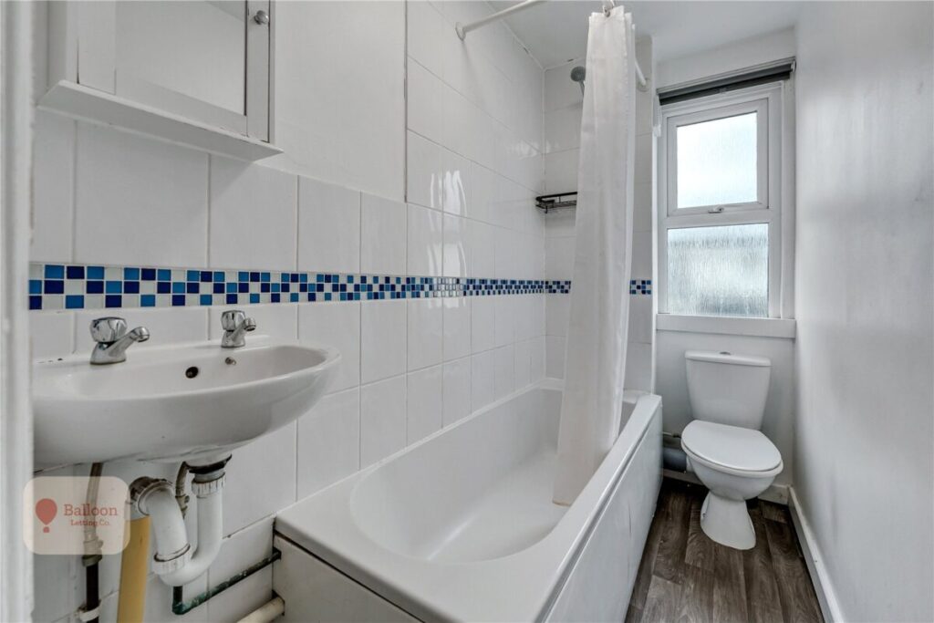 Flat Southmead Road in Bristol