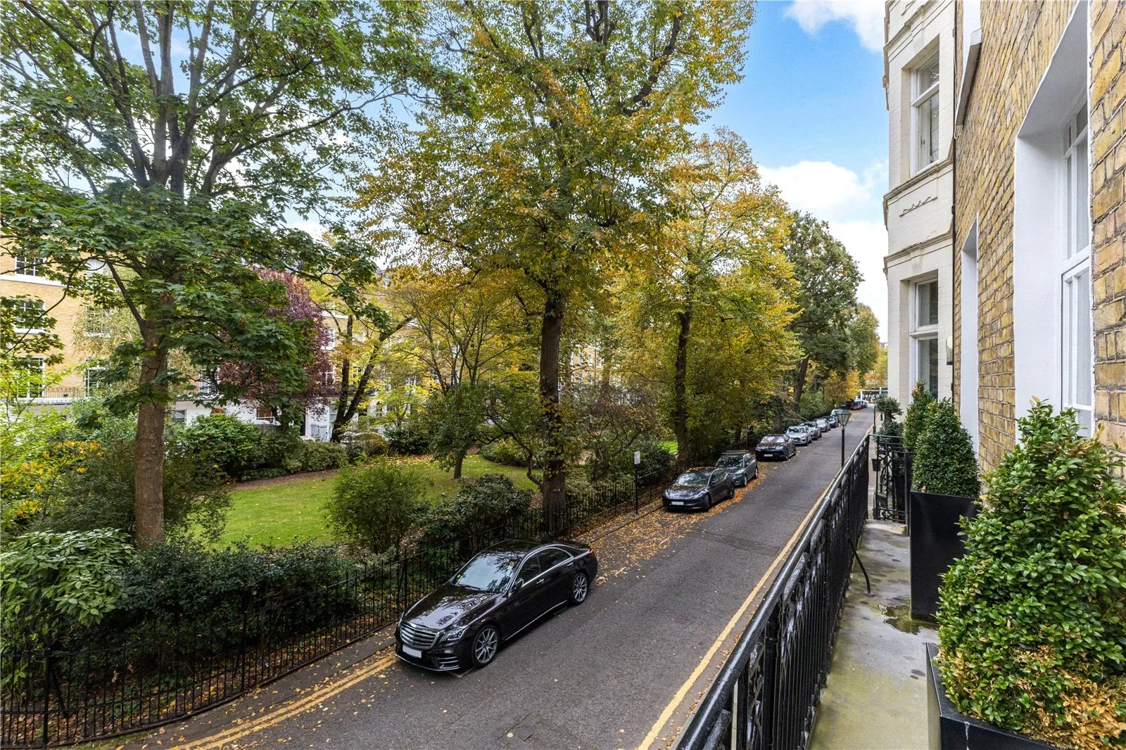 Flat Brompton Square in Greater London