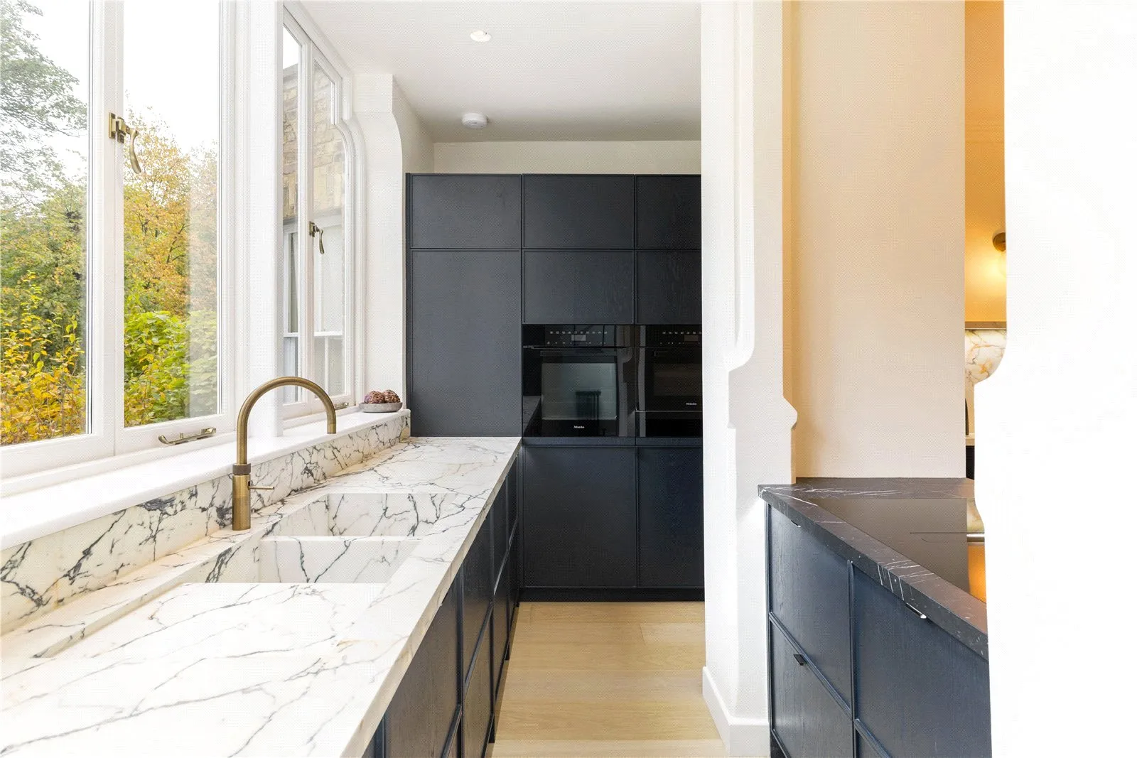 Flat Brompton Square in Greater London