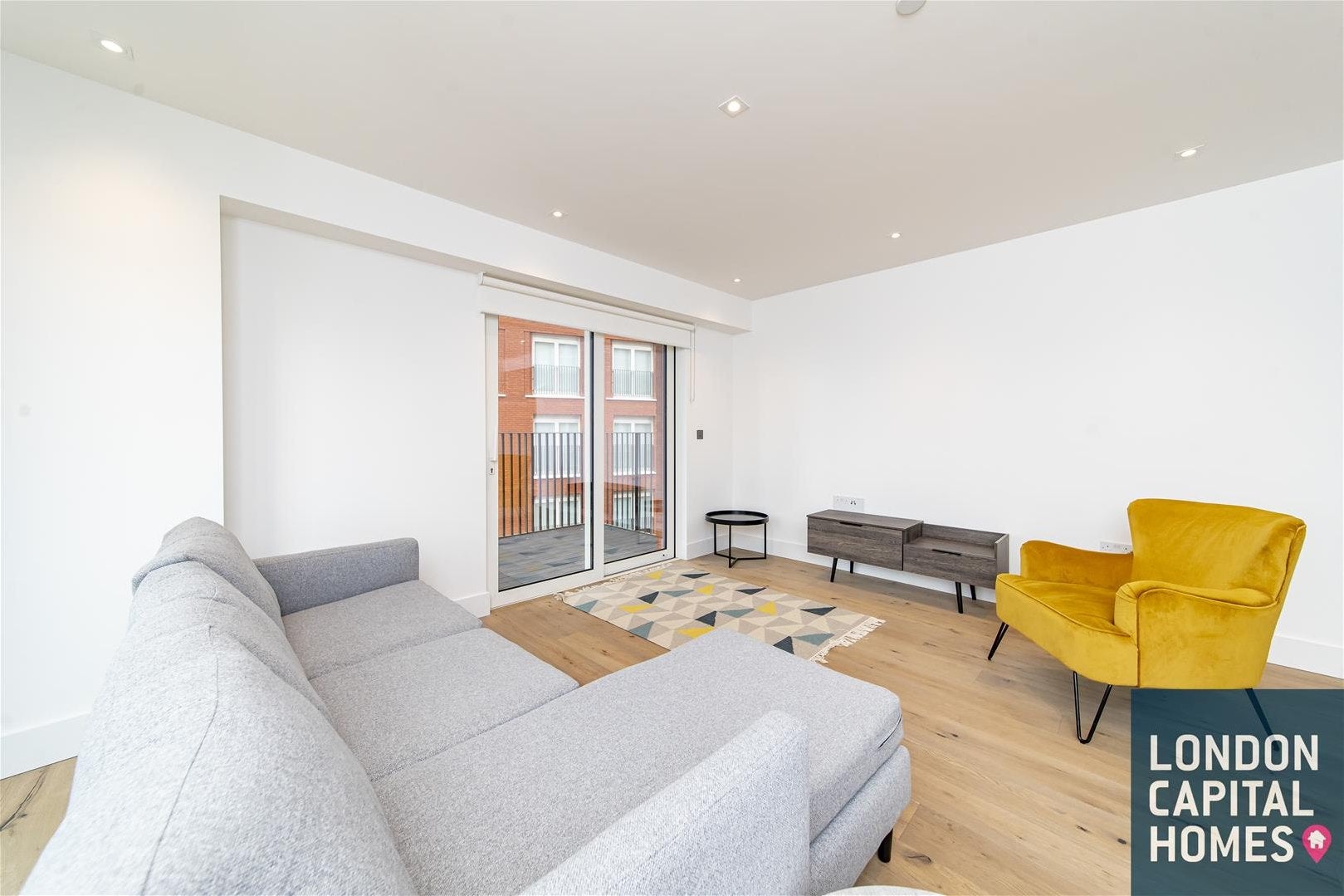 Flat Exchange Gardens in Greater London
