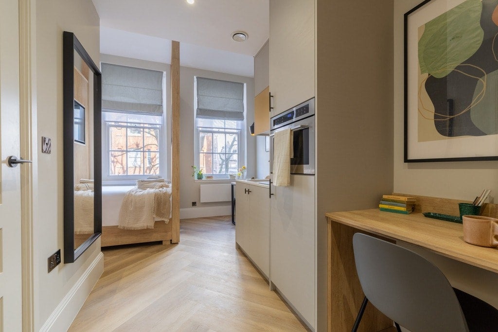 Flat Draycott Avenue in Greater London