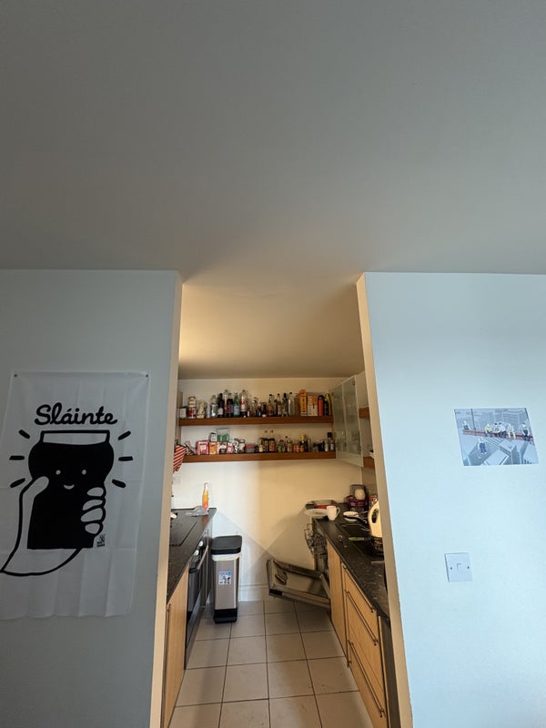 Room Westferry Road in Greater London