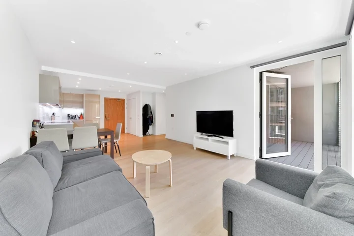 Flat Sayer Street in Greater London
