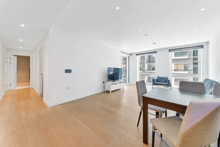 Flat Sayer Street in Greater London