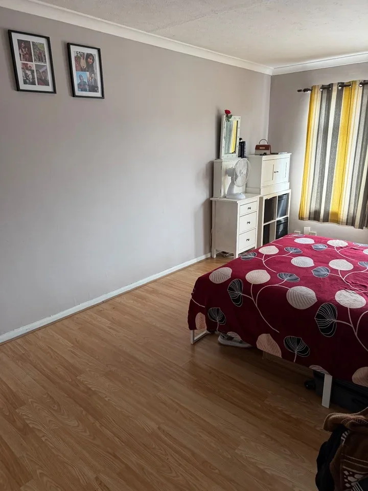 Flat Boundary Close in Crawley