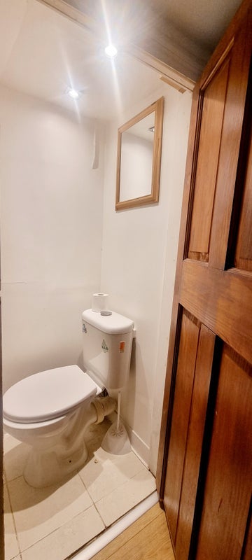 Room Roden Street in Greater London