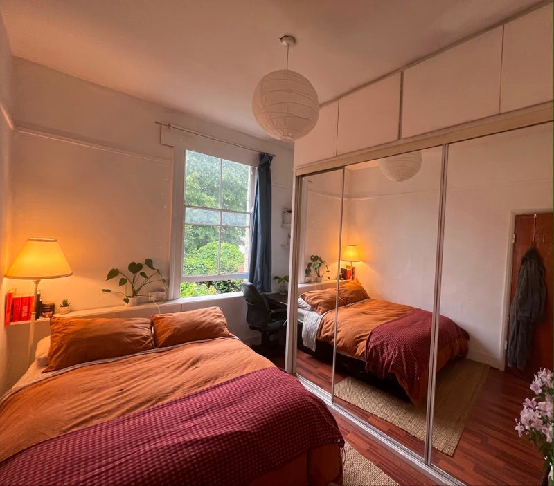 Room Roden Street in Greater London