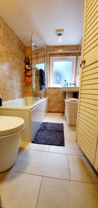 Room Roden Street in Greater London
