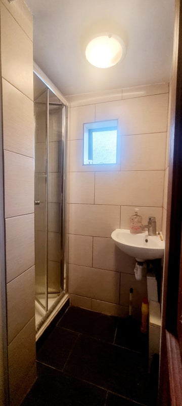 Room Roden Street in Greater London