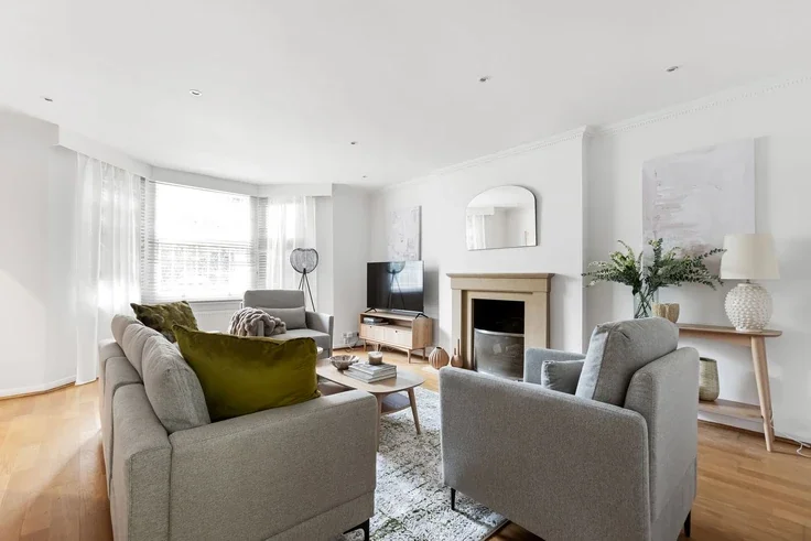 Flat Auriol Road in Greater London