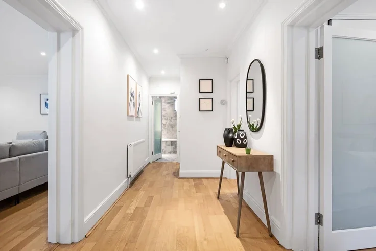 Flat Auriol Road in Greater London