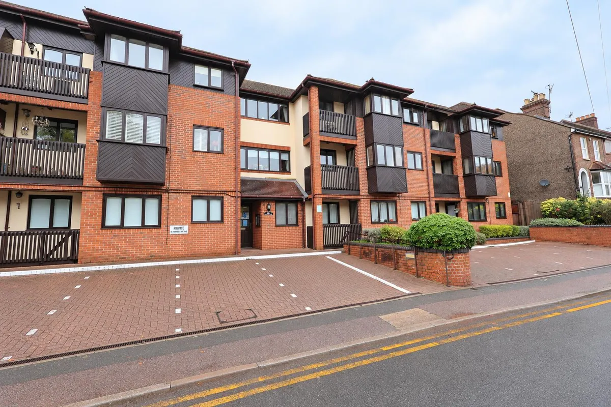 Flat Cotterells Hill in Dacorum