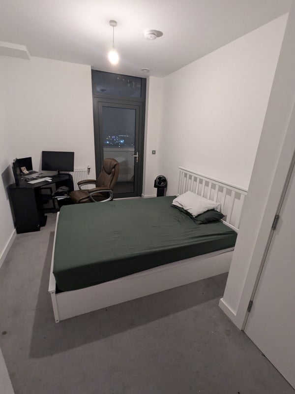 Room Cairo New Road in Greater London