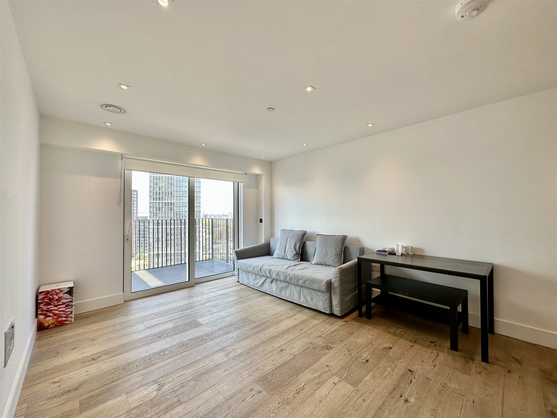 Flat Exchange Gardens in Greater London