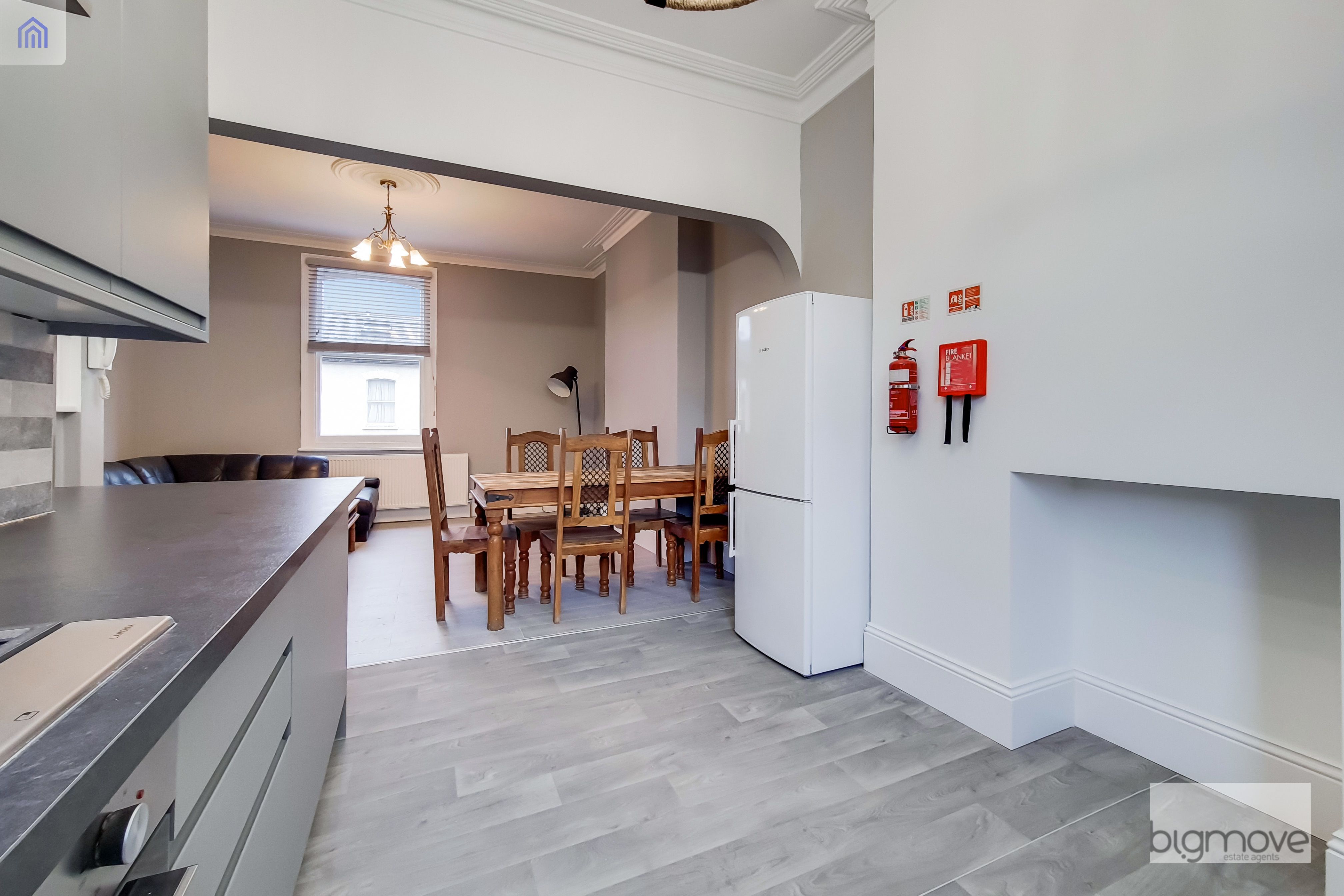 Flat Goulton Road in Greater London