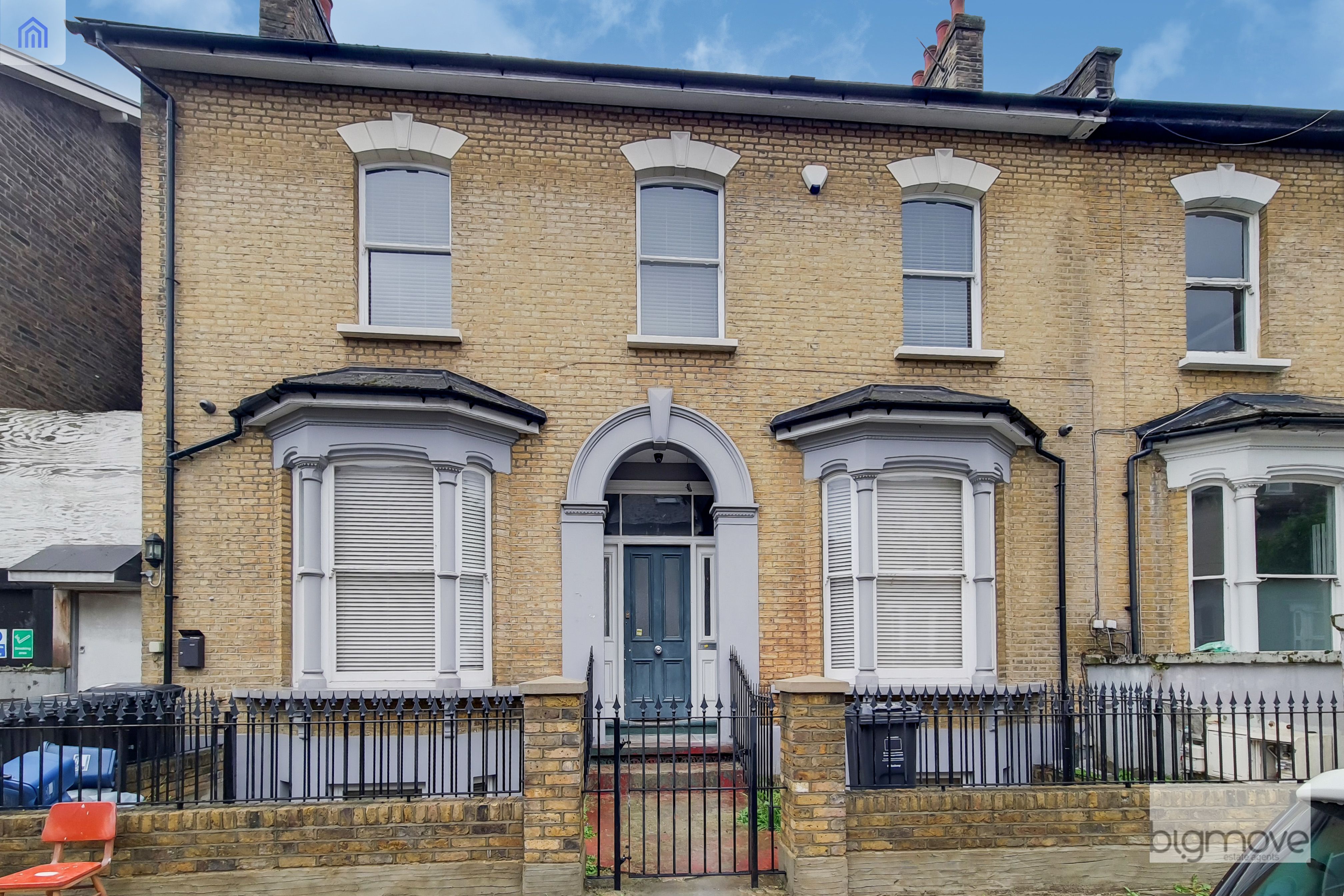 Flat Goulton Road in Greater London