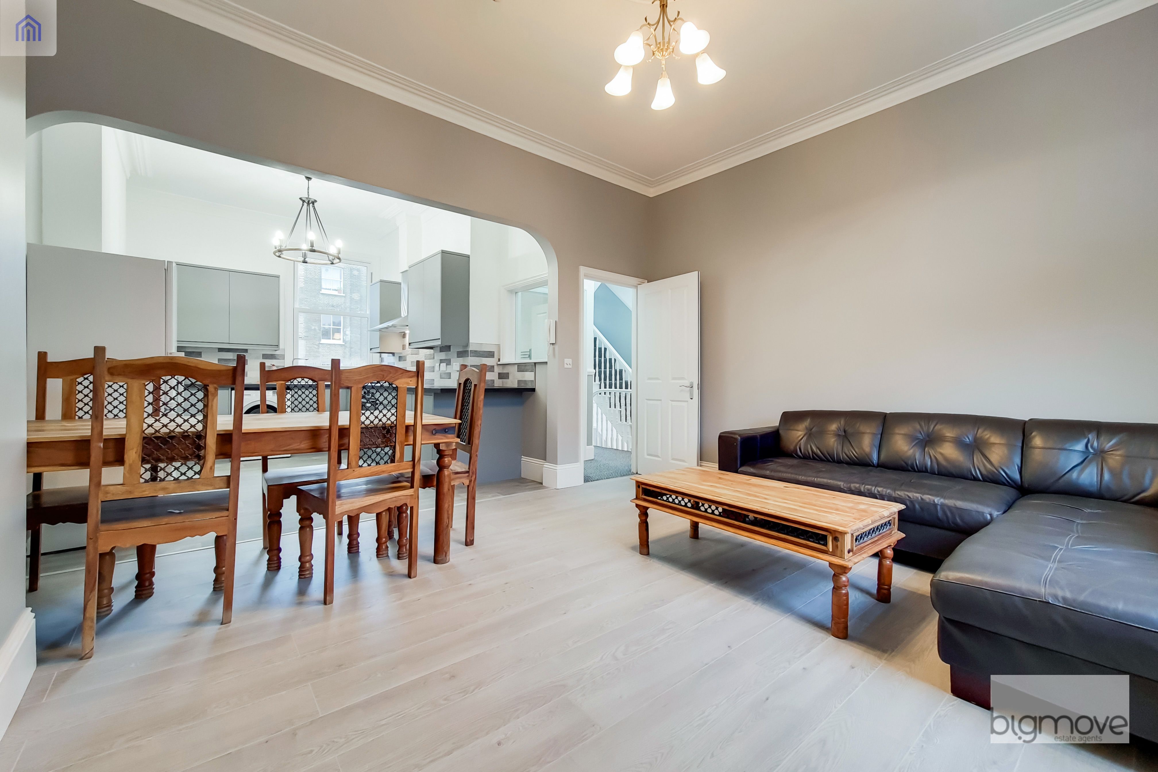 Flat Goulton Road in Greater London