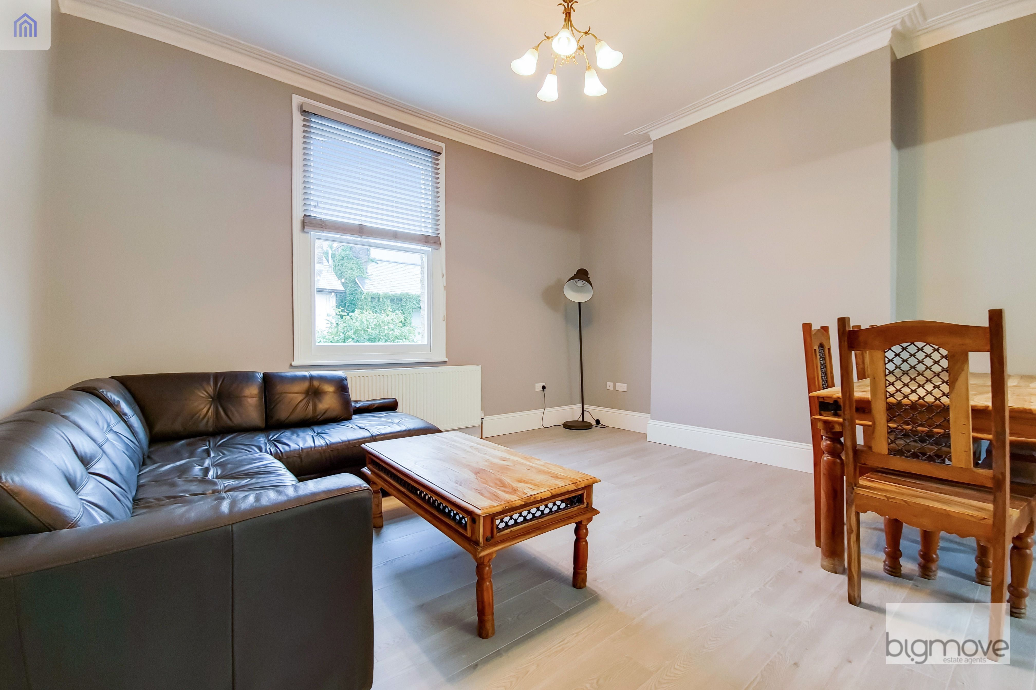 Flat Goulton Road in Greater London