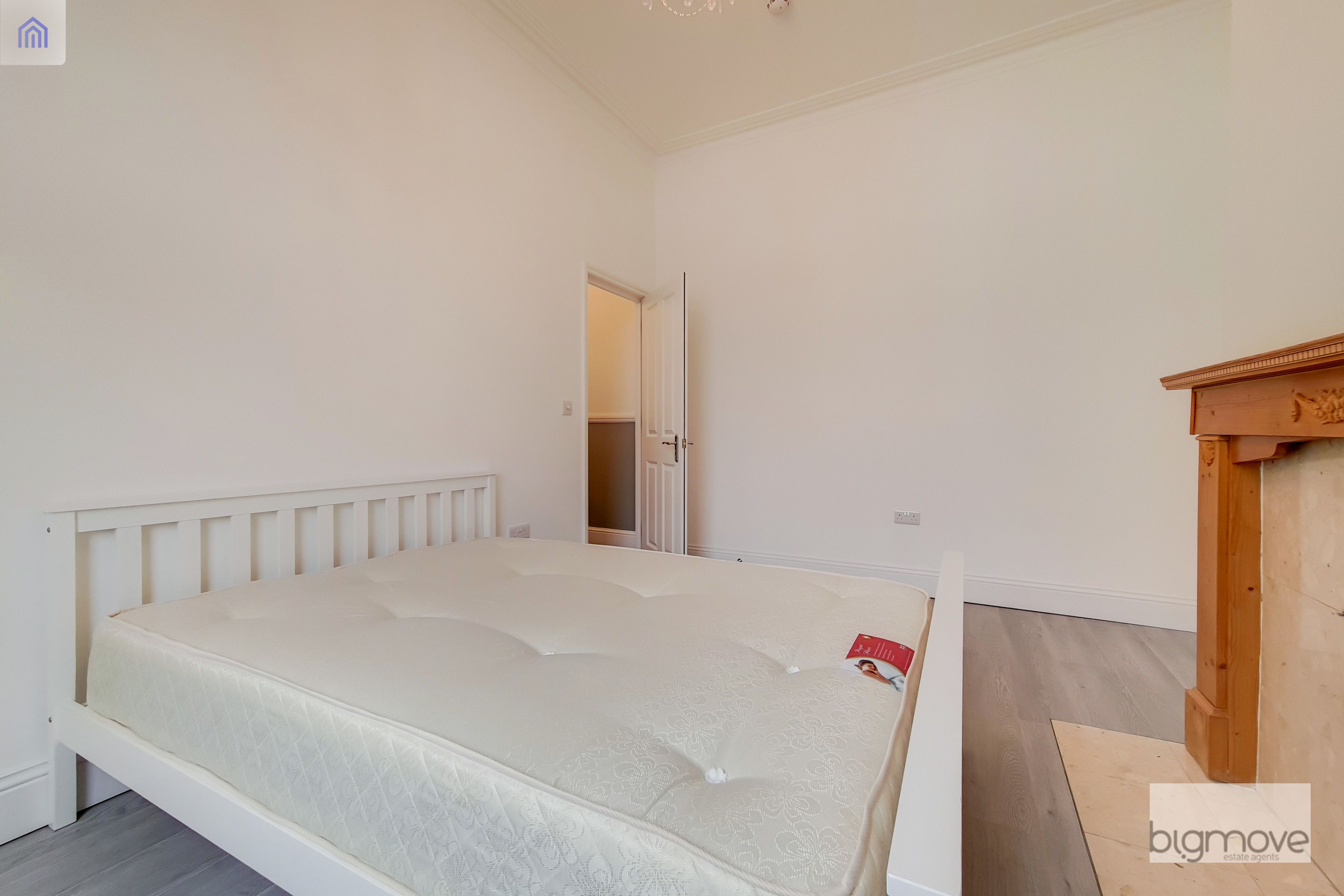 Flat Goulton Road in Greater London