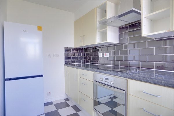 Flat Bourneside Crescent in Greater London