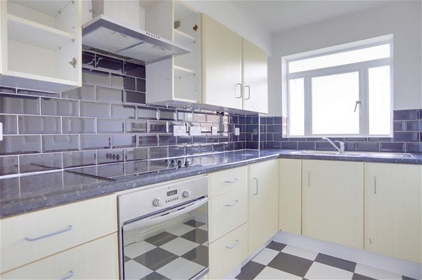 Flat Bourneside Crescent in Greater London