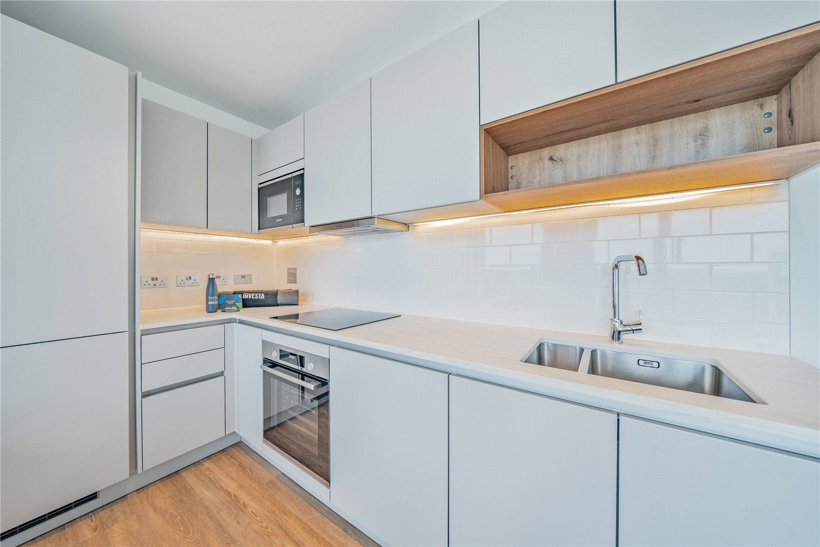 Flat Henley Cross in Greater London