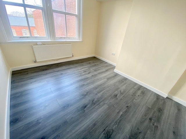 Flat Caledonia Street in Wolverhampton
