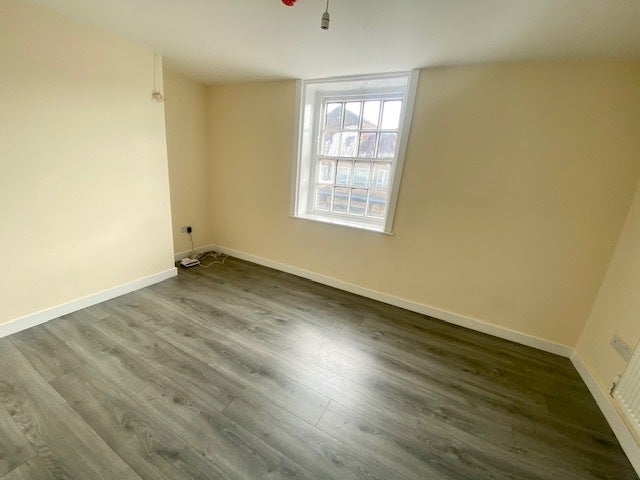 Flat Caledonia Street in Wolverhampton