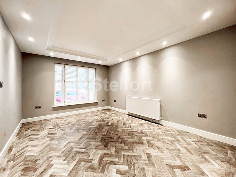 Flat Stanhope Road in Greater London