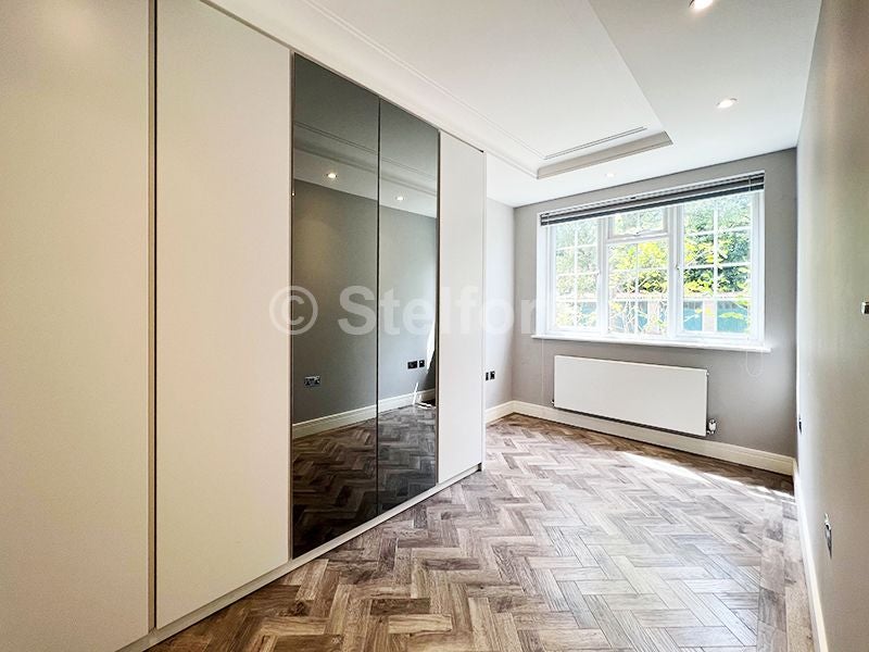 Flat Stanhope Road in Greater London