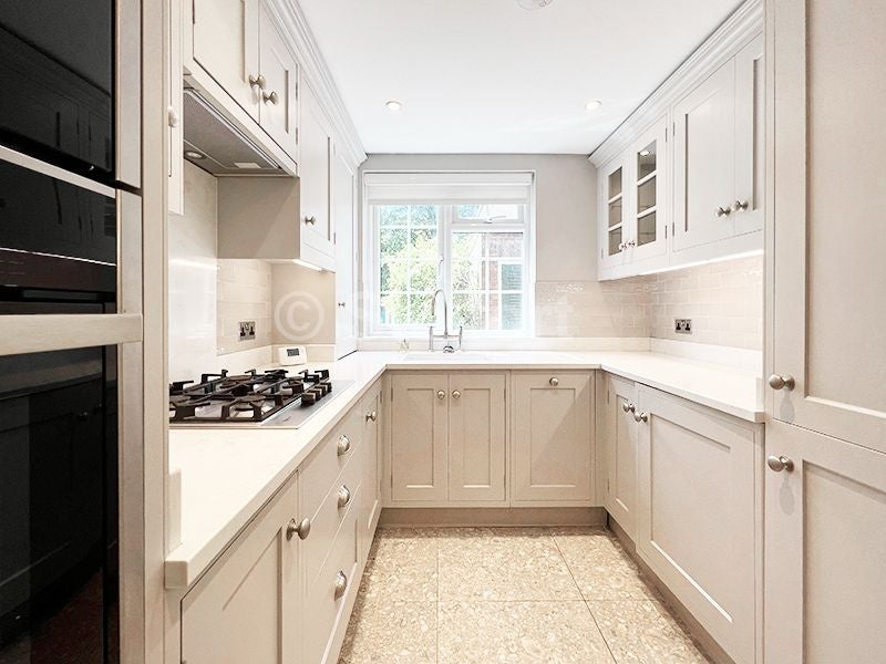 Flat Stanhope Road in Greater London