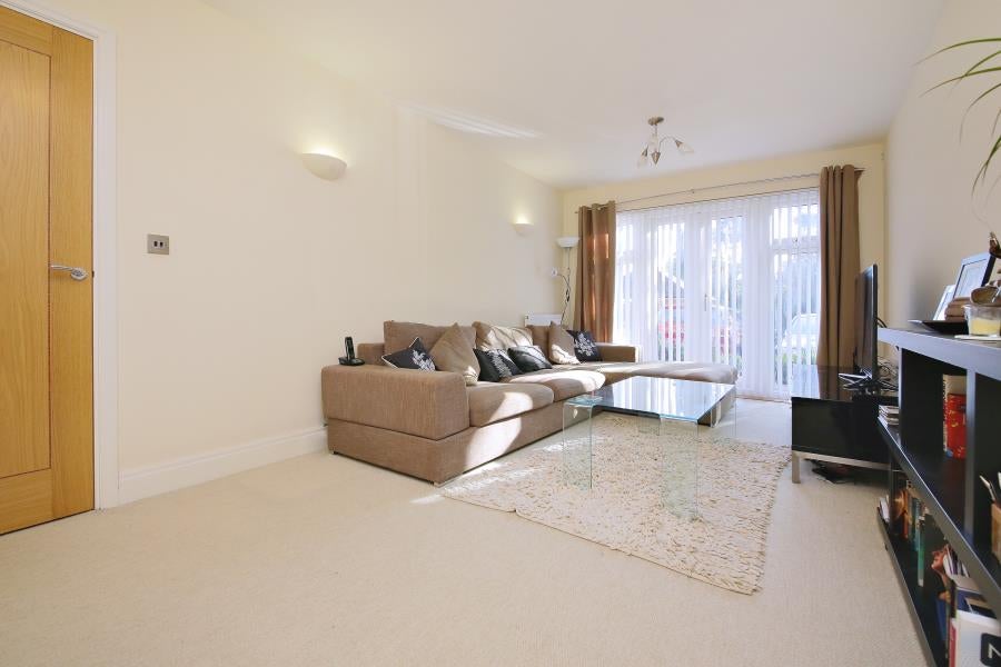 Flat Brookdene Drive in Greater London