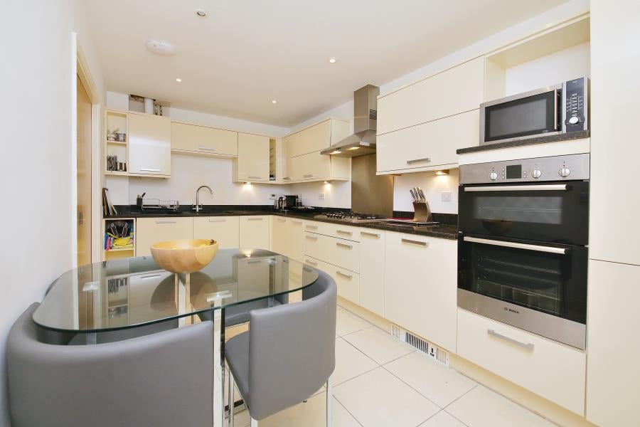 Flat Brookdene Drive in Greater London