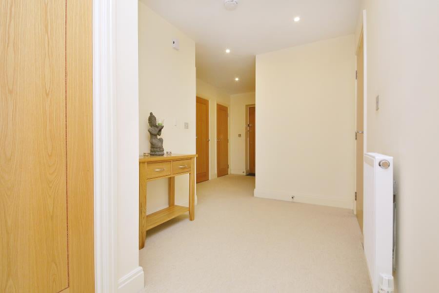 Flat Brookdene Drive in Greater London
