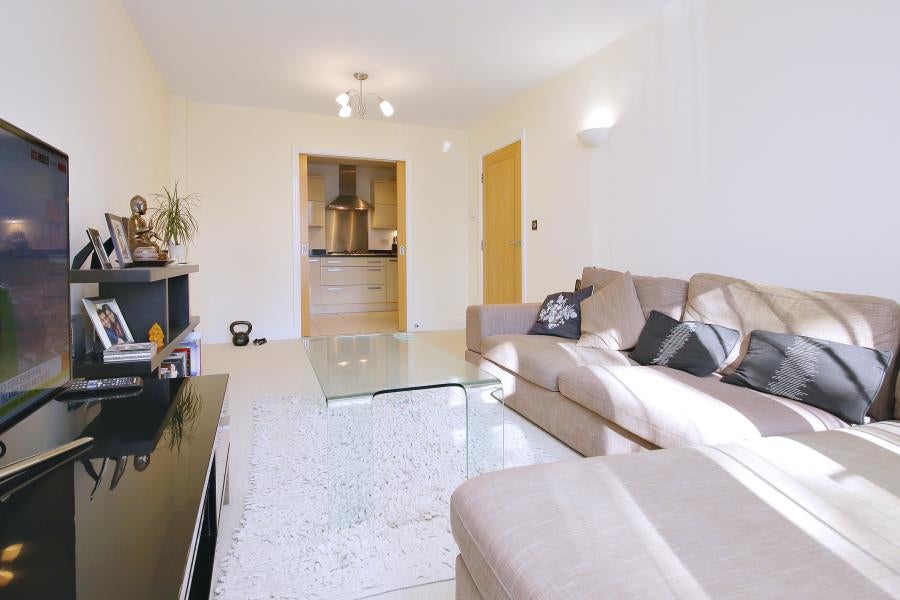 Flat Brookdene Drive in Greater London