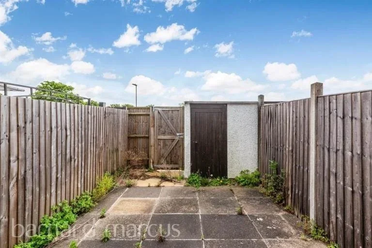 House Huntingdon Close in Greater London