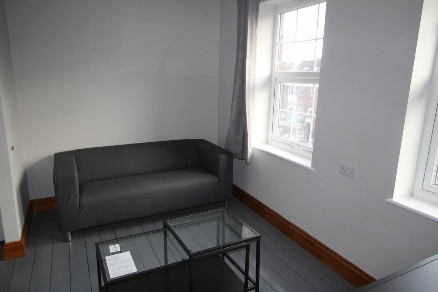 Flat Watford Way in Greater London