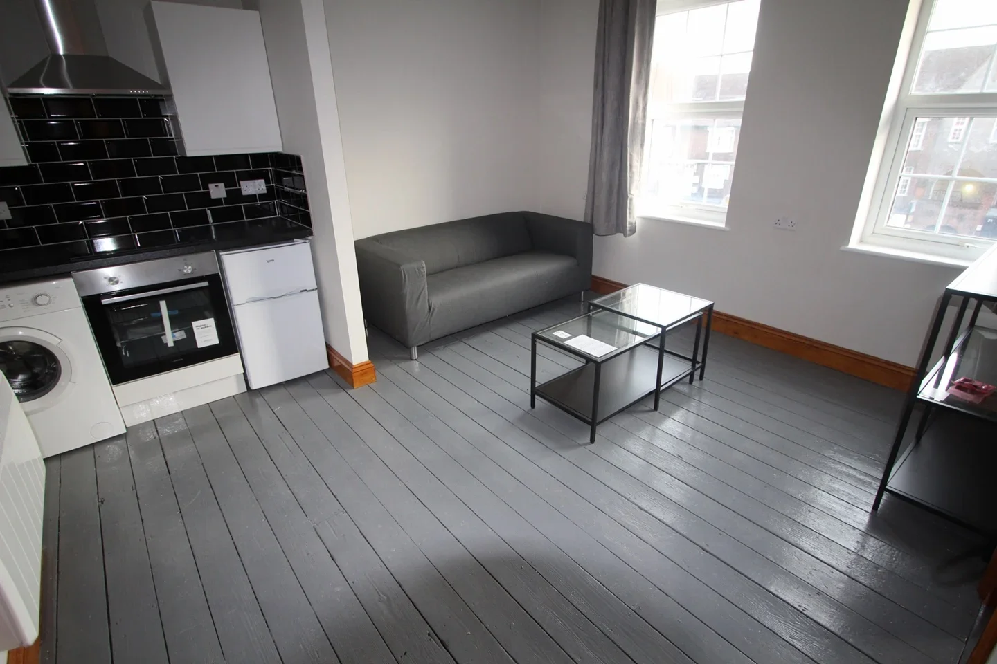Flat Watford Way in Greater London