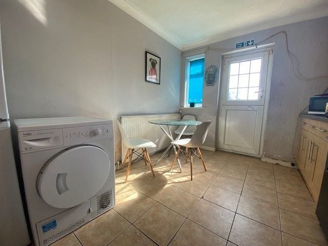 Room Carr House Road in Doncaster